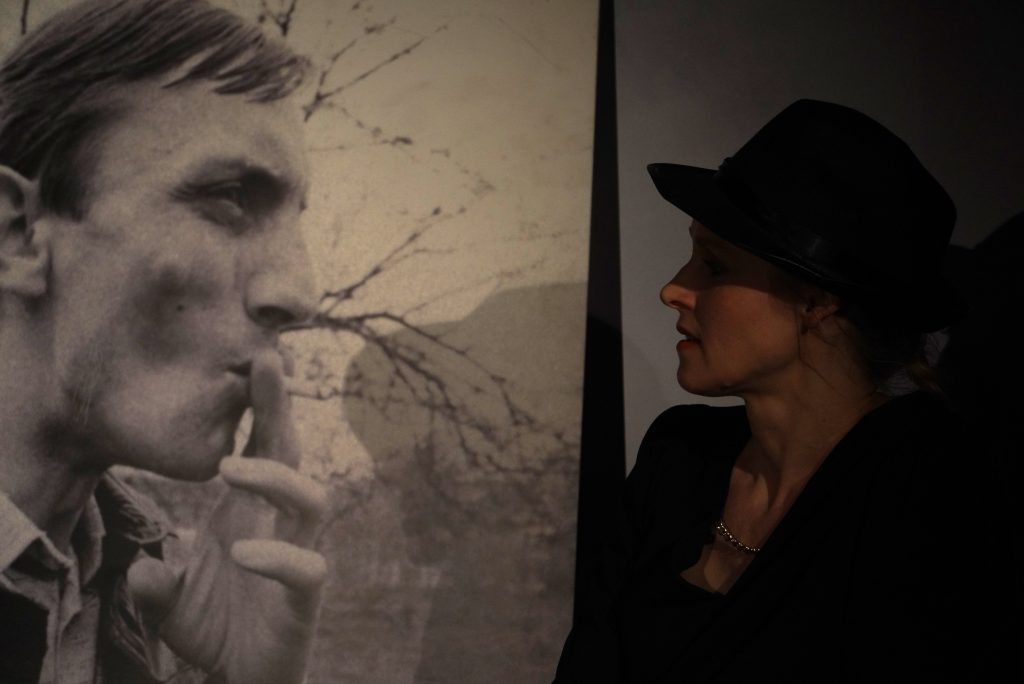 Spirytualistyczny seans Teatru Nie Teraz – teatralne spotkanie z Janem Rybowiczem